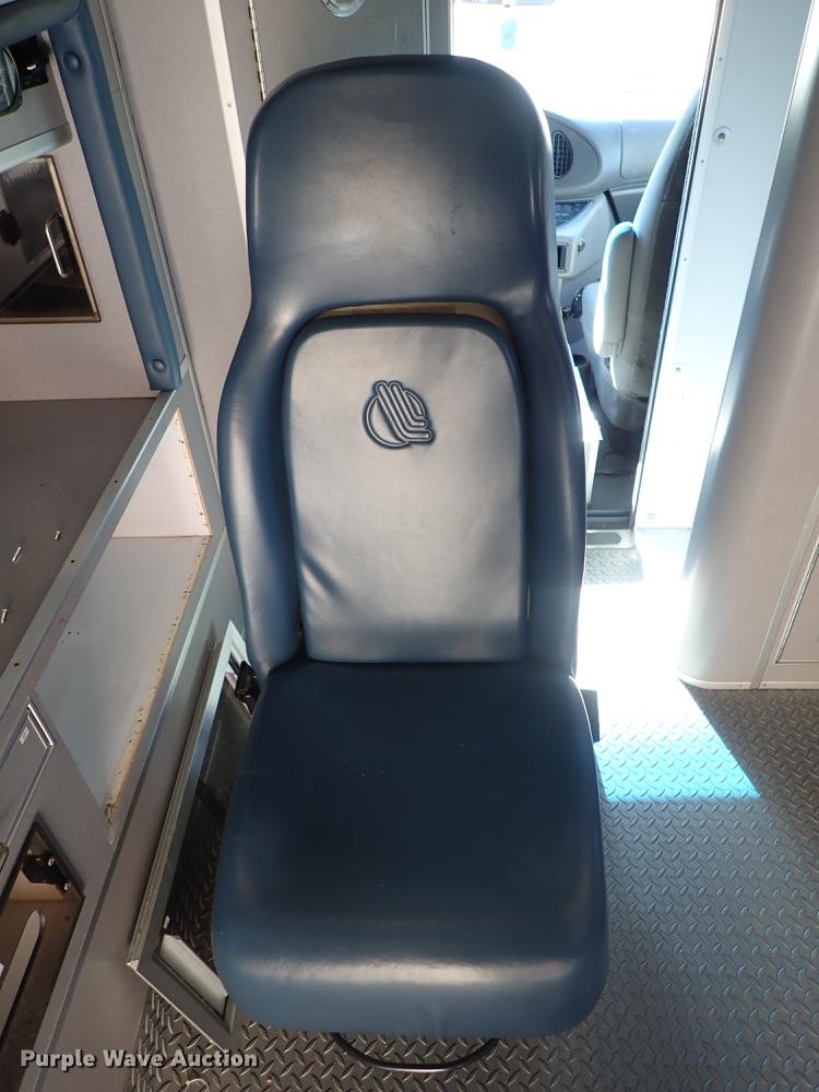 image for item DF8706 2007 Ford E450 ambulance