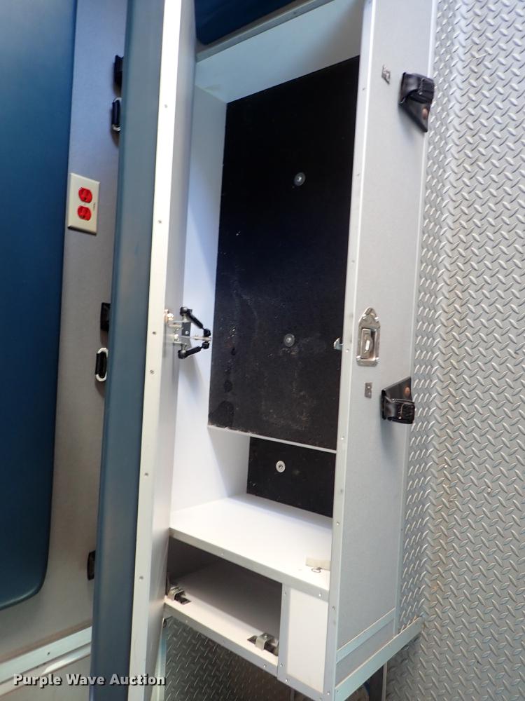 image for item DF8706 2007 Ford E450 ambulance