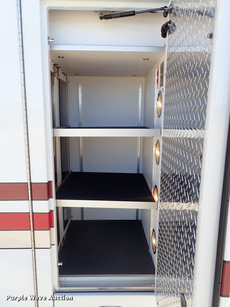 image for item DF8706 2007 Ford E450 ambulance