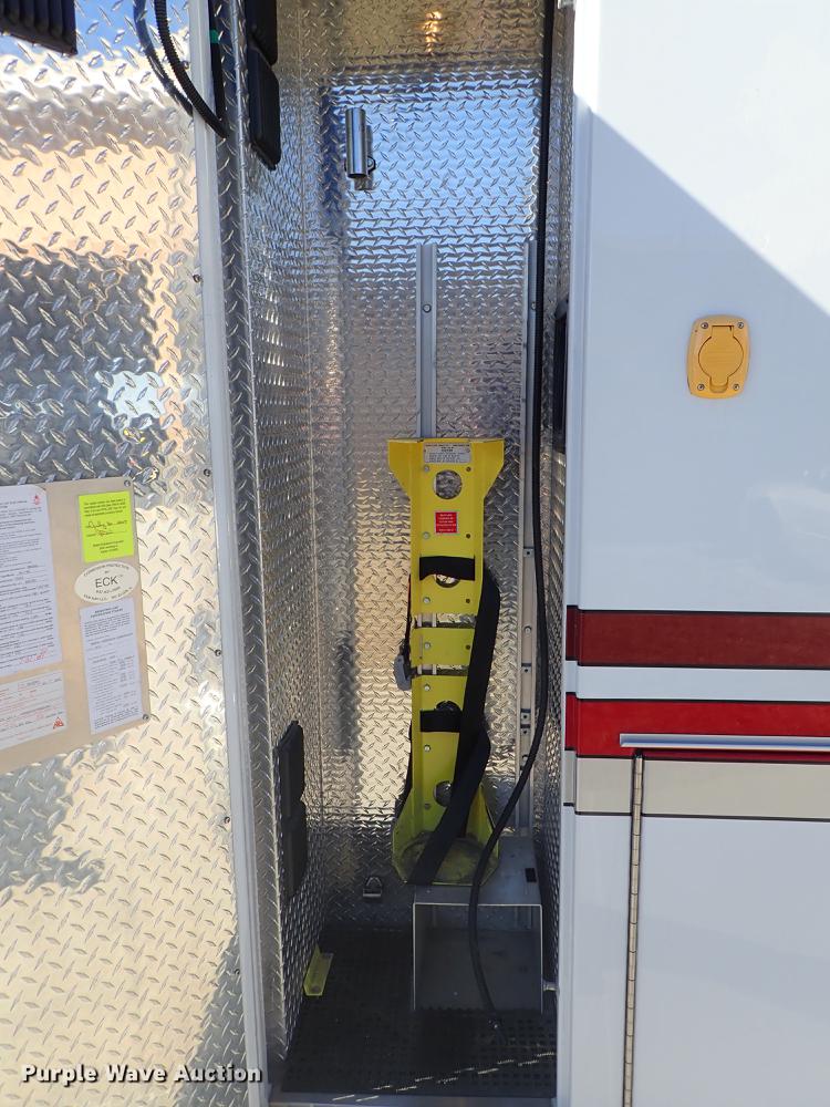 image for item DF8706 2007 Ford E450 ambulance