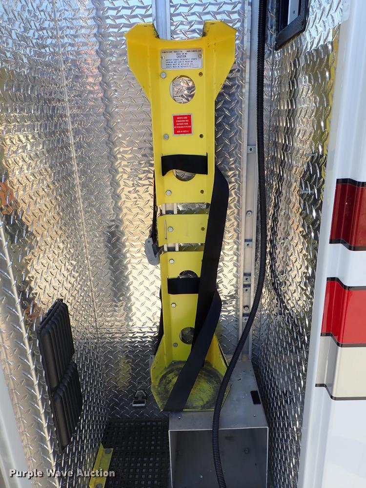 image for item DF8706 2007 Ford E450 ambulance