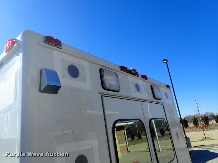 image for item DF8706 2007 Ford E450 ambulance