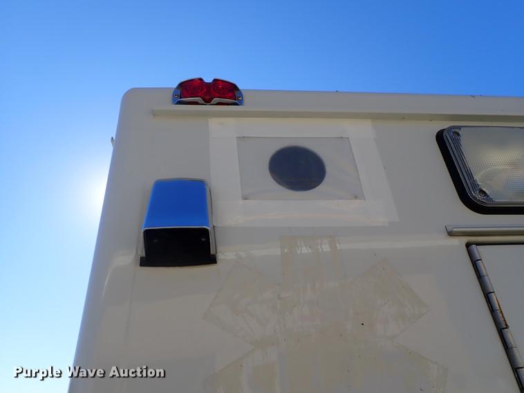 image for item DF8706 2007 Ford E450 ambulance