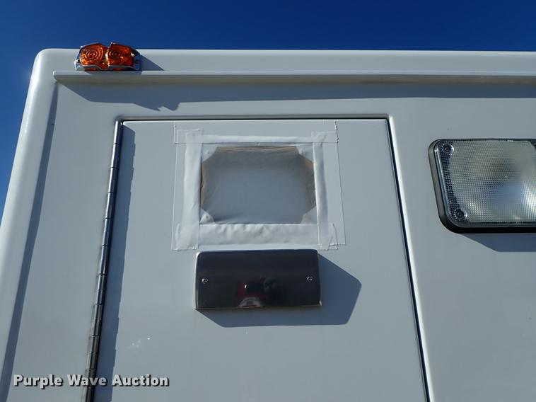 image for item DF8706 2007 Ford E450 ambulance