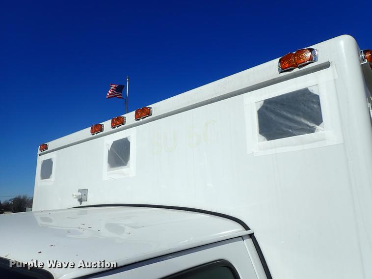 image for item DF8706 2007 Ford E450 ambulance