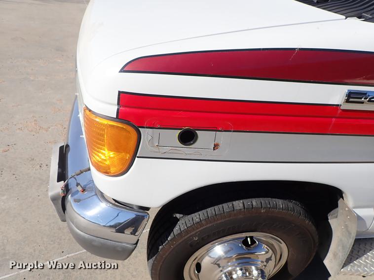 image for item DF8706 2007 Ford E450 ambulance