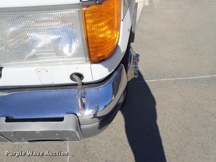 image for item DF8706 2007 Ford E450 ambulance