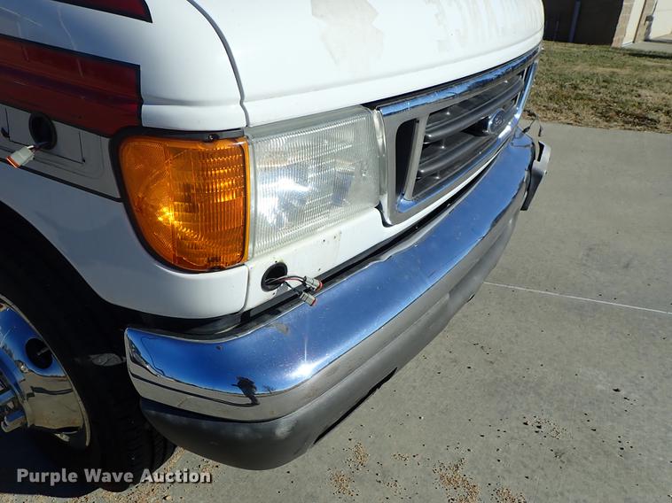 image for item DF8706 2007 Ford E450 ambulance