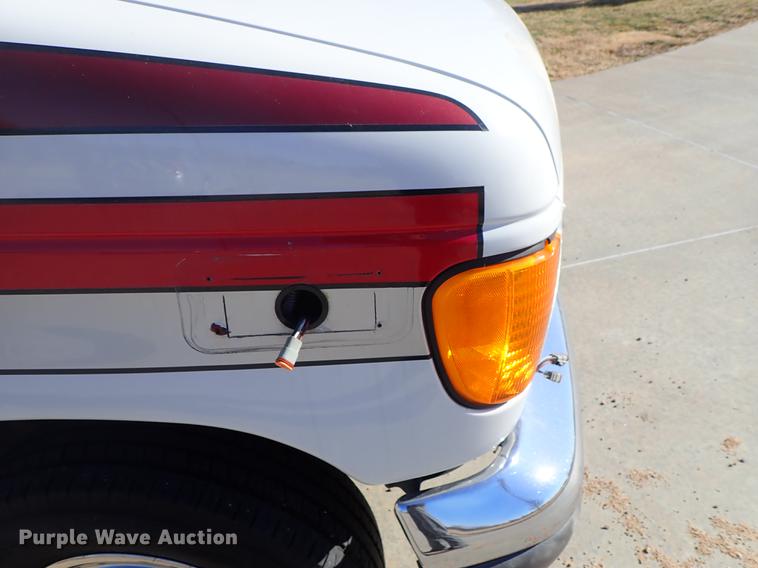 image for item DF8706 2007 Ford E450 ambulance