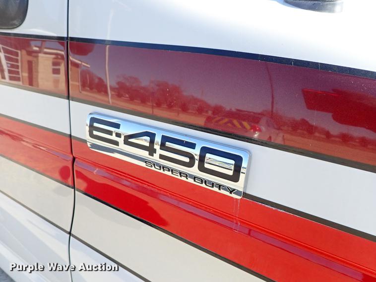 image for item DF8706 2007 Ford E450 ambulance