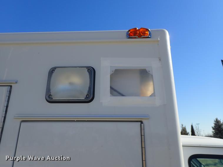 image for item DF8706 2007 Ford E450 ambulance