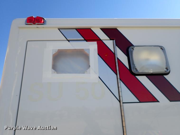 image for item DF8706 2007 Ford E450 ambulance