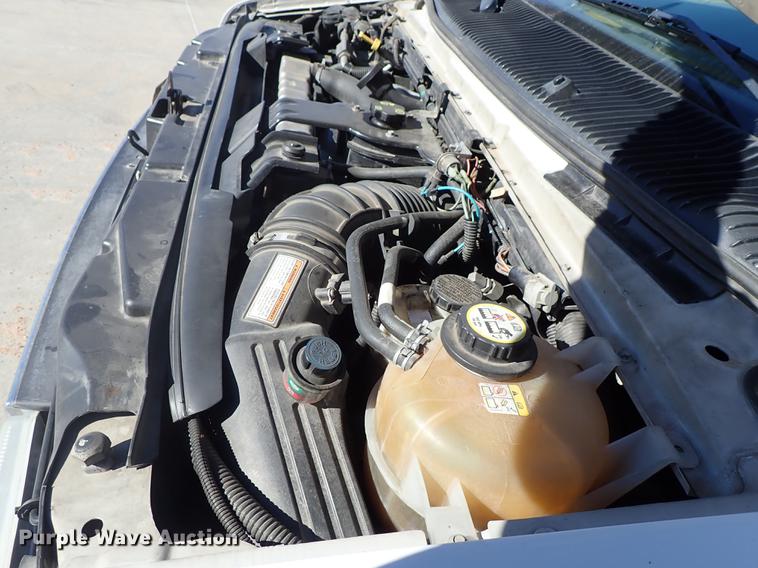 image for item DF8706 2007 Ford E450 ambulance