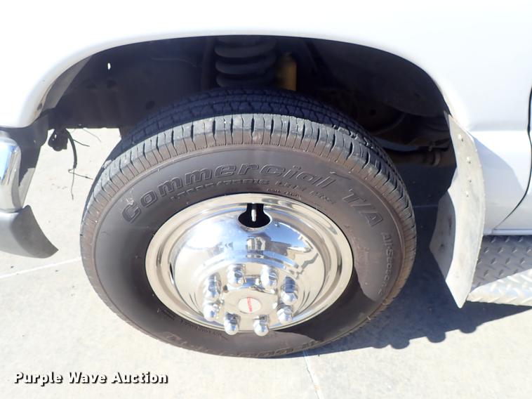 image for item DF8706 2007 Ford E450 ambulance