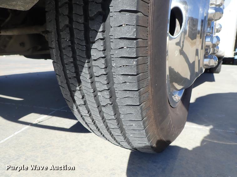 image for item DF8706 2007 Ford E450 ambulance