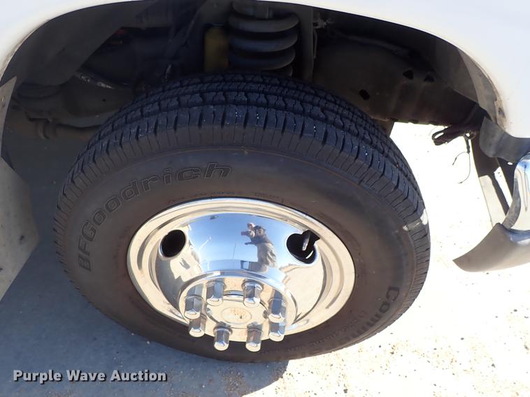 image for item DF8706 2007 Ford E450 ambulance