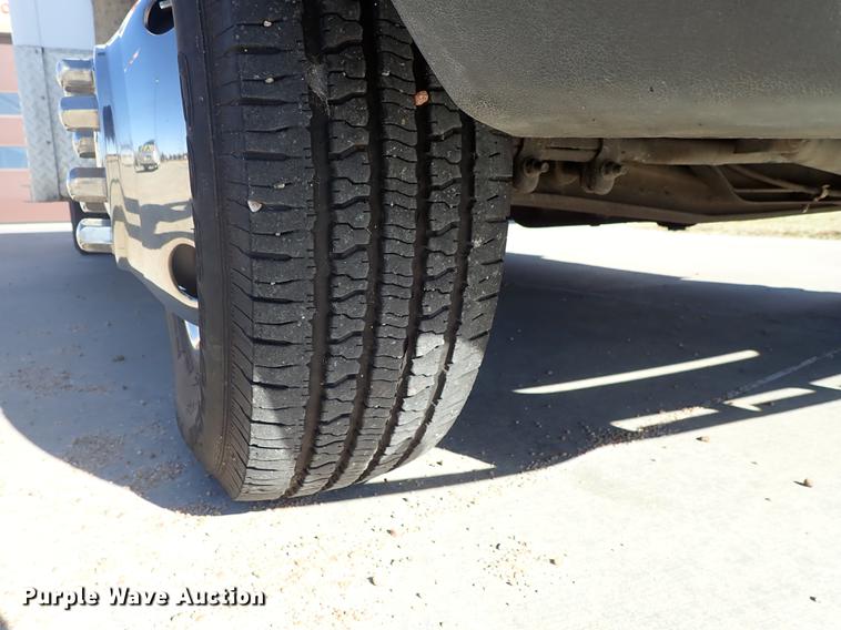 image for item DF8706 2007 Ford E450 ambulance