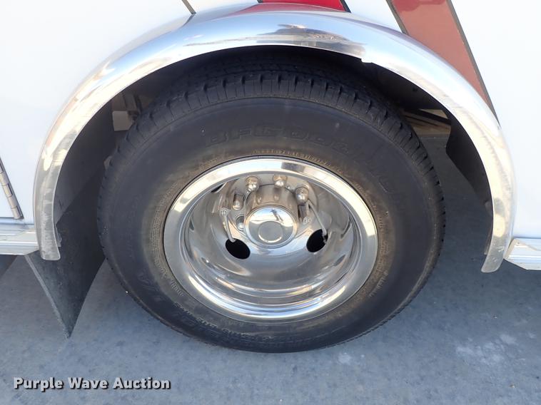 image for item DF8706 2007 Ford E450 ambulance