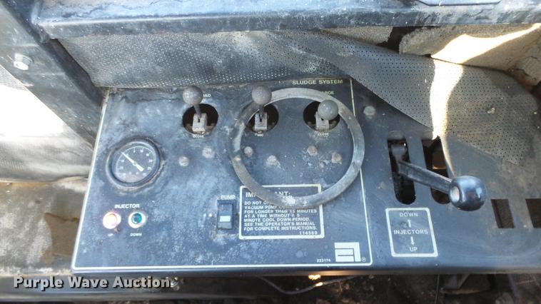 image for item DG2835 2004 Ag Gator waste applicator