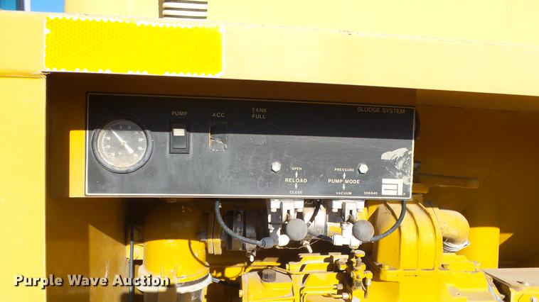 image for item DG2835 2004 Ag Gator waste applicator