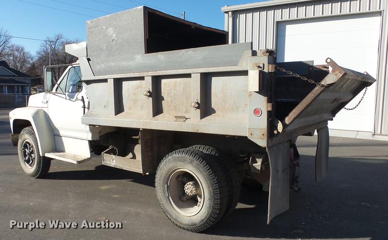 image for item DG2836 1993 Ford F600 dump truck