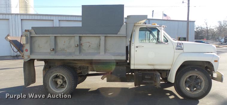 image for item DG2836 1993 Ford F600 dump truck