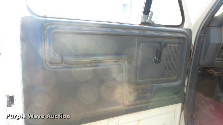 image for item DG2836 1993 Ford F600 dump truck