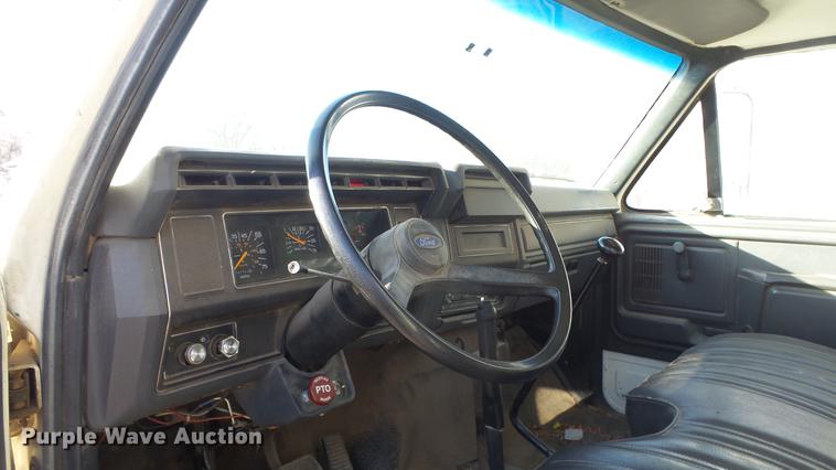 image for item DG2836 1993 Ford F600 dump truck