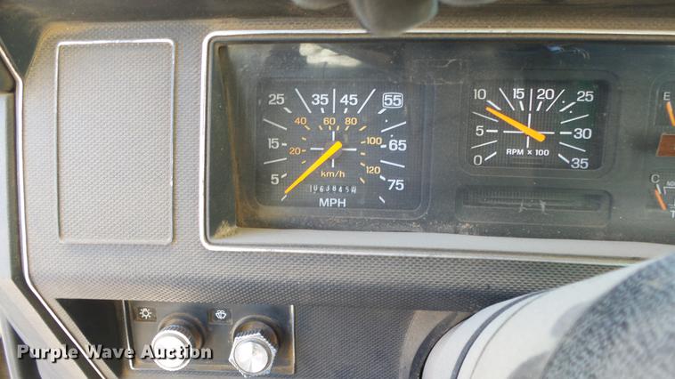 image for item DG2836 1993 Ford F600 dump truck