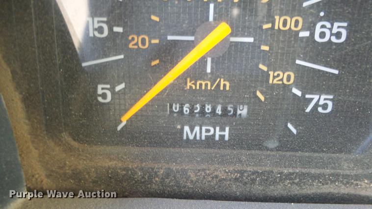 image for item DG2836 1993 Ford F600 dump truck