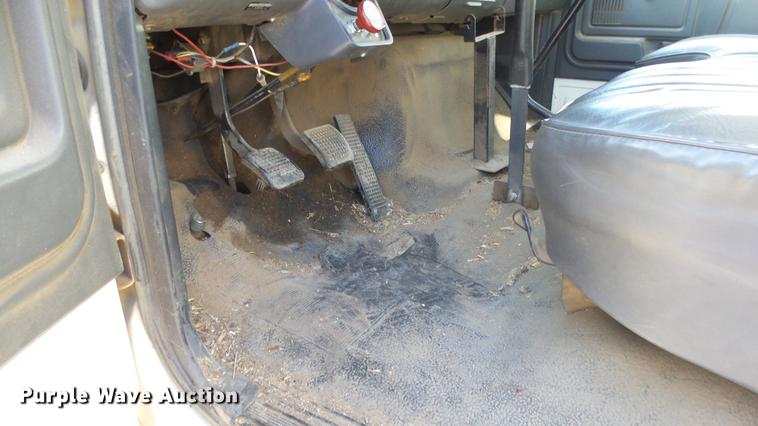 image for item DG2836 1993 Ford F600 dump truck