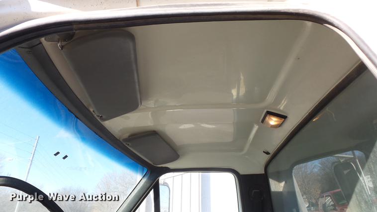 image for item DG2836 1993 Ford F600 dump truck