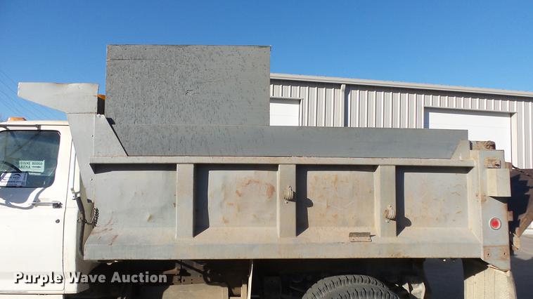 image for item DG2836 1993 Ford F600 dump truck