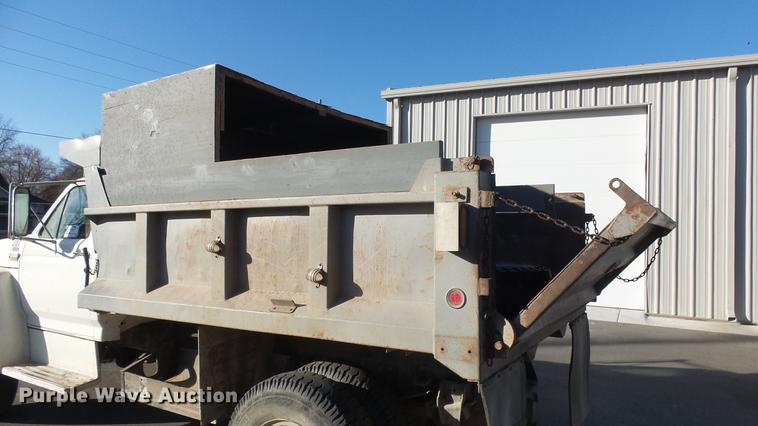 image for item DG2836 1993 Ford F600 dump truck