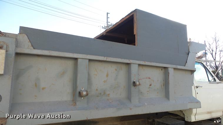 image for item DG2836 1993 Ford F600 dump truck