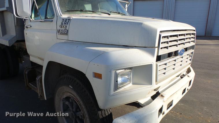 image for item DG2836 1993 Ford F600 dump truck