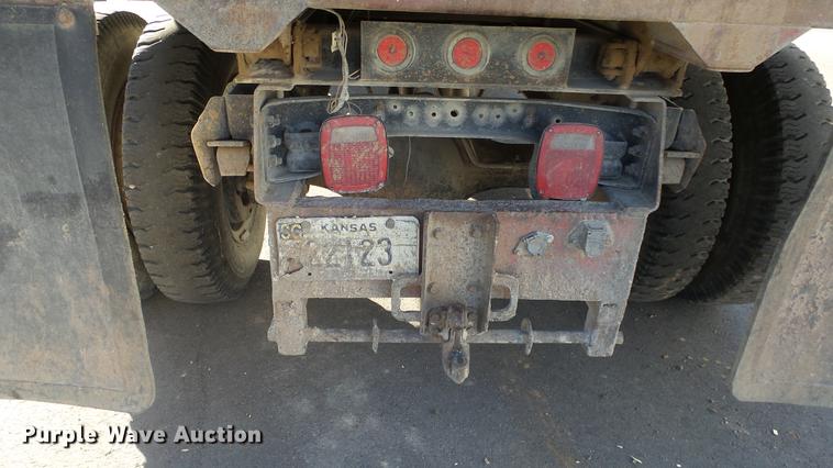 image for item DG2836 1993 Ford F600 dump truck