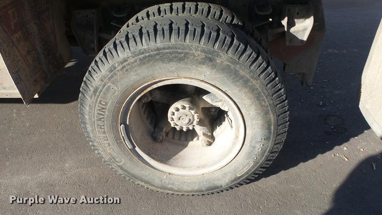 image for item DG2836 1993 Ford F600 dump truck