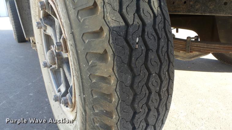 image for item DG2836 1993 Ford F600 dump truck