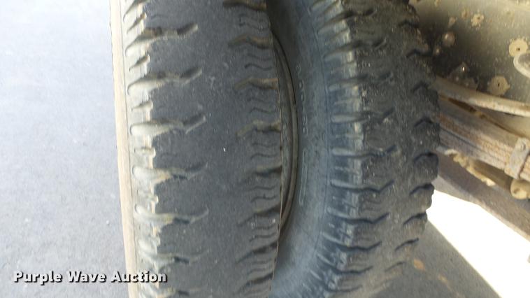 image for item DG2836 1993 Ford F600 dump truck