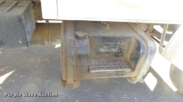 image for item DG2836 1993 Ford F600 dump truck