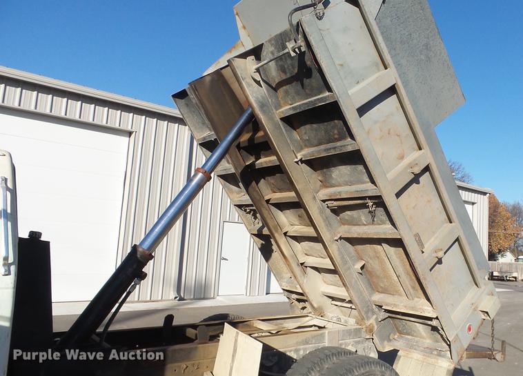 image for item DG2836 1993 Ford F600 dump truck