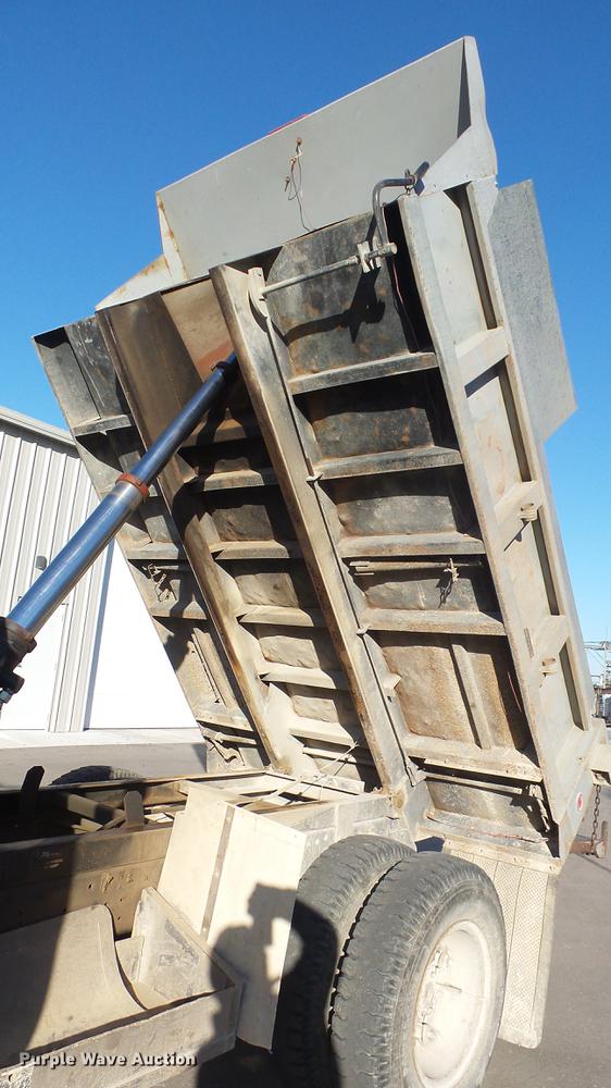 image for item DG2836 1993 Ford F600 dump truck