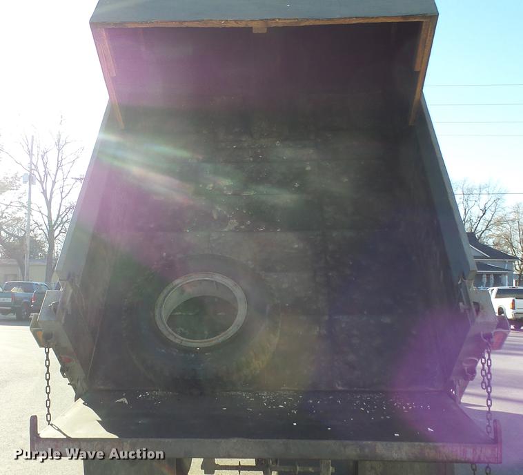 image for item DG2836 1993 Ford F600 dump truck