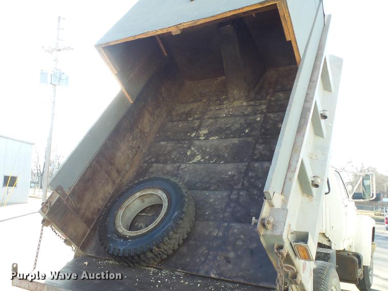 image for item DG2836 1993 Ford F600 dump truck