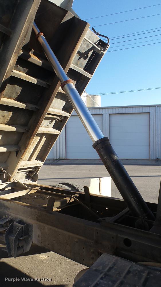 image for item DG2836 1993 Ford F600 dump truck