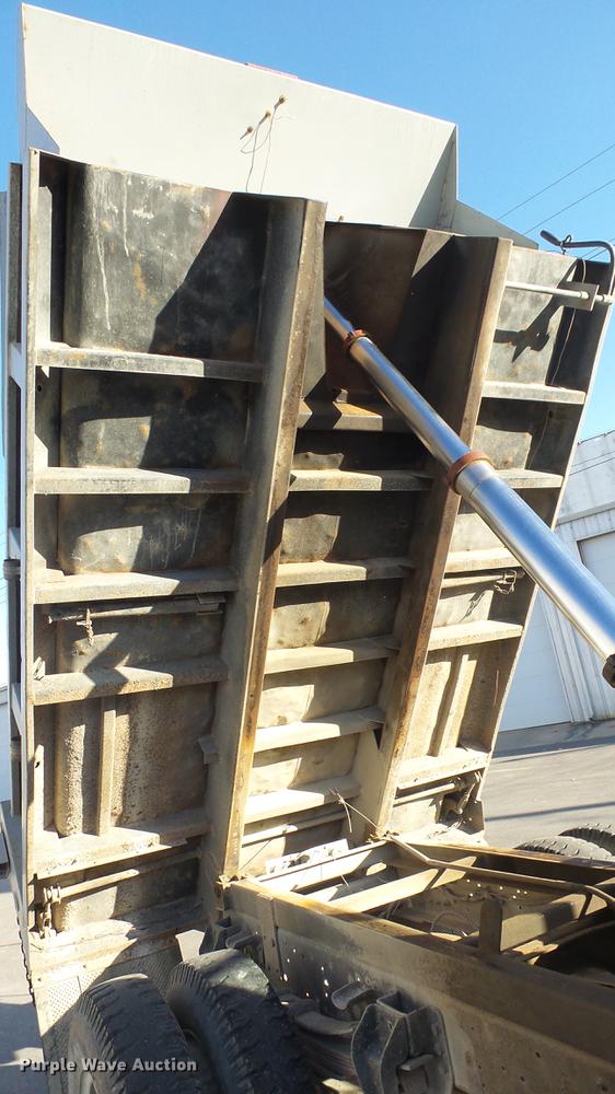image for item DG2836 1993 Ford F600 dump truck