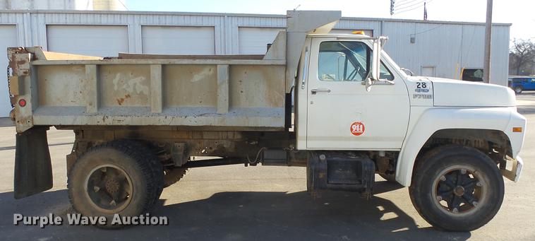 image for item DG2837 1991 Ford F700 dump truck