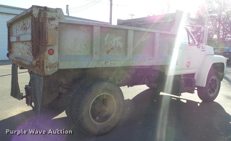 image for item DG2837 1991 Ford F700 dump truck