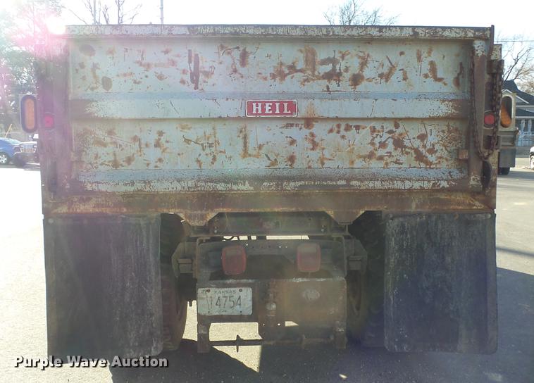 image for item DG2837 1991 Ford F700 dump truck